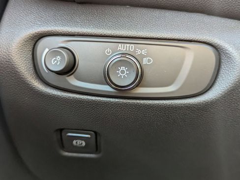 New 2025 Chevrolet Blazer LT w/ Convenience Package image 17