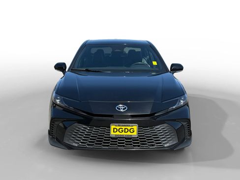 Used 2025 Toyota Camry SE FWD image 8