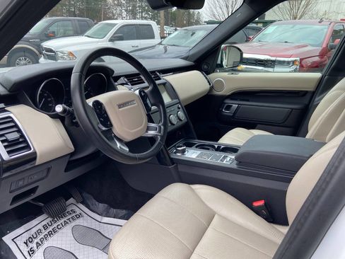 Used 2019 Land Rover Discovery SE image 10