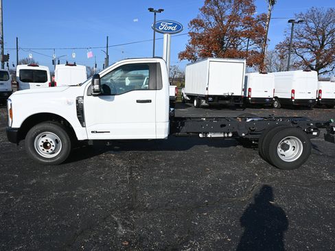 New 2025 Ford F350 XL image 2