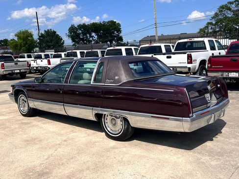 Used 1996 Cadillac Fleetwood Brougham image 4