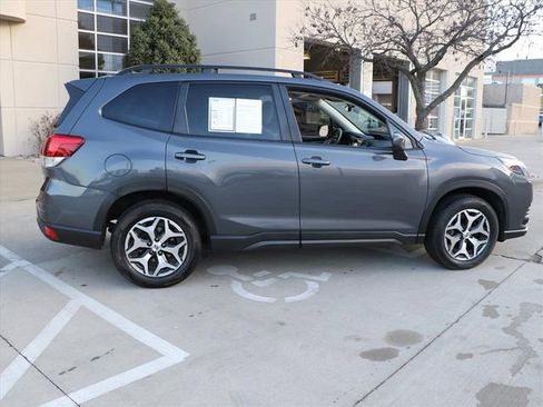 Used 2023 Subaru Forester Premium image 6