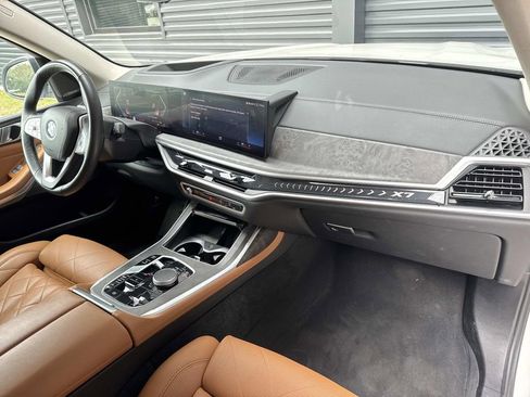Used 2023 BMW X7 xDrive40i w/ Premium Package image 18