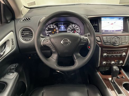 Used 2018 Nissan Pathfinder Platinum image 7