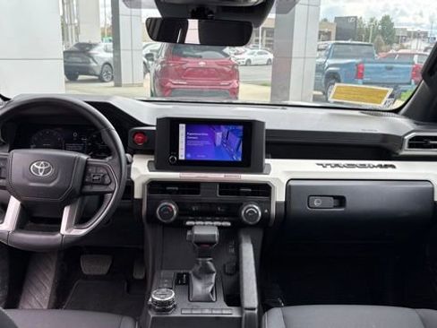 Used 2024 Toyota Tacoma TRD Off-Road image 23