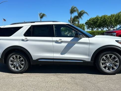 New 2026 Ford Explorer Platinum image 2
