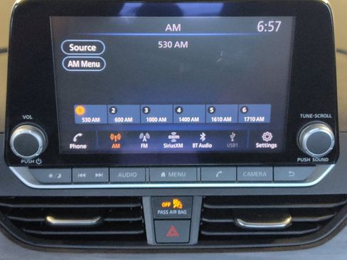 Used 2025 Nissan Altima 2.5 SV FWD image 25