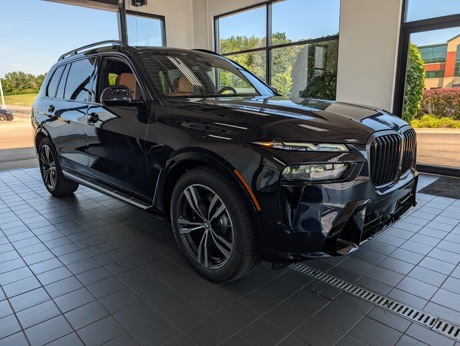 New 2027 BMW X7 xDrive40i w/ M Sport Package AWD/4WD image 1