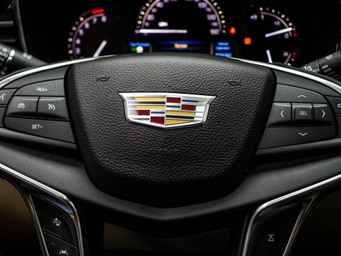 Used 2017 Cadillac XT5 Luxury w/ Driver Awareness Package image 24