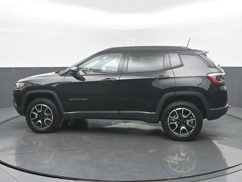 Used 2025 Jeep Compass Trailhawk w/ Sun & Sound Group AWD/4WD image 6