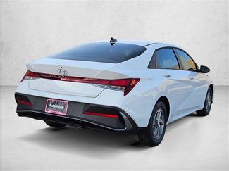 New 2026 Hyundai Elantra SE FWD video 2