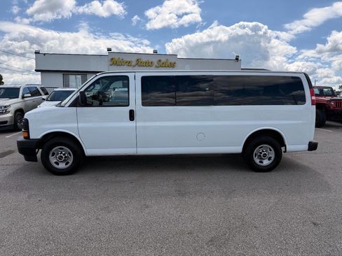 Used 2017 GMC Savana 3500 LS RWD image 1