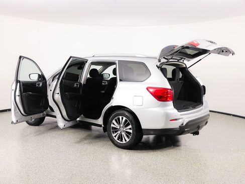 Used 2019 Nissan Pathfinder SV image 13