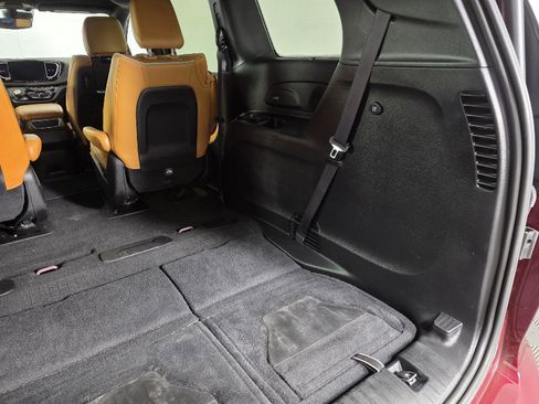 Used 2023 Chrysler Pacifica Pinnacle image 7