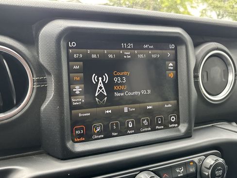 Certified 2020 Jeep Gladiator Overland AWD/4WD image 10