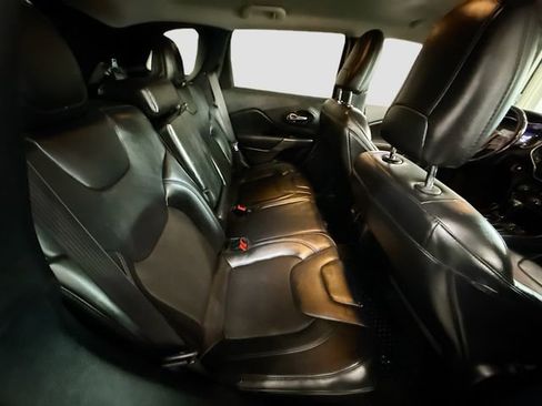 Used 2020 Jeep Cherokee Latitude Plus w/ Cold Weather Group image 25