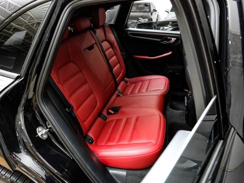 Used 2024 Porsche Macan image 38