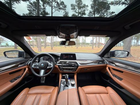 Used 2017 BMW 530i image 2