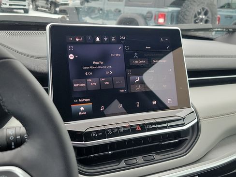 Used 2024 Jeep Compass Limited image 15