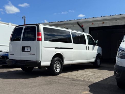Used 2003 Chevrolet Express 3500 Extended Passenger RWD image 6