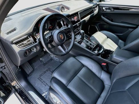 Certified 2023 Porsche Macan S AWD/4WD image 4