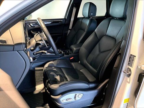 Used 2026 Porsche Macan AWD/4WD image 8