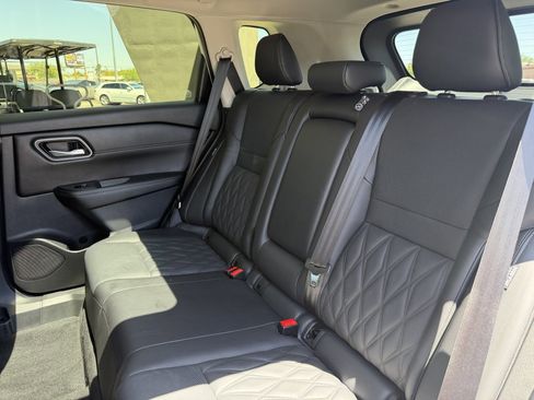 Used 2025 Nissan Rogue Platinum FWD image 34