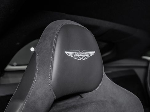 Used 2025 Aston Martin V8 Vantage Coupe RWD image 6