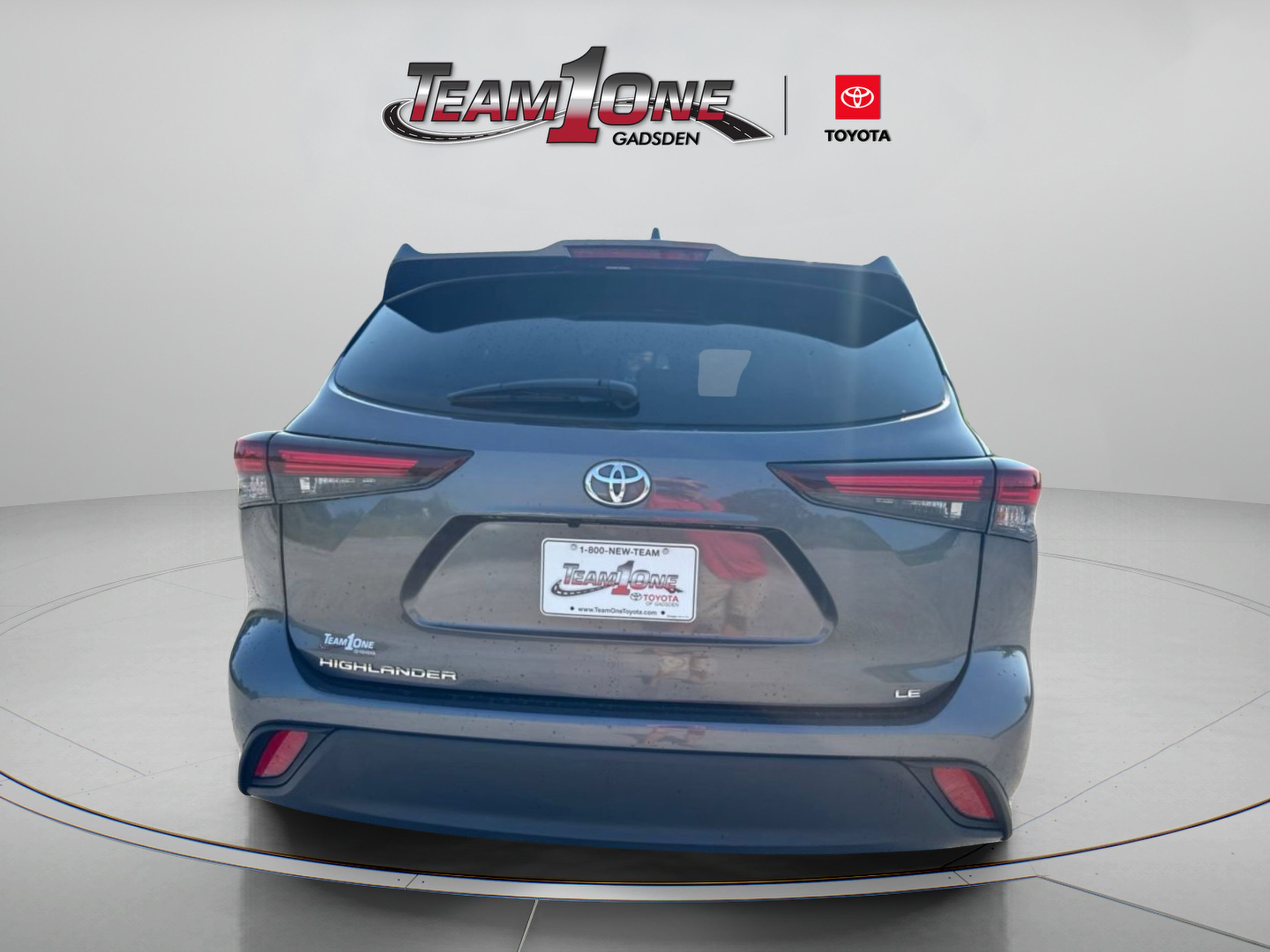 Used 2025 Toyota Highlander LE FWD image 7