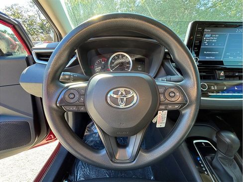 Used 2022 Toyota Corolla LE image 19