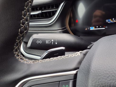 Used 2025 Jeep Grand Cherokee Altitude AWD/4WD image 13