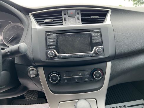 Used 2015 Nissan Sentra SV FWD image 19