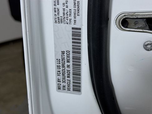 Used 2024 RAM 2500 Big Horn AWD/4WD image 36