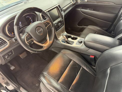 Used 2017 Jeep Grand Cherokee Overland AWD/4WD image 4