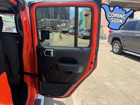 Used 2023 Jeep Gladiator Rubicon w/ Dual Top Group AWD/4WD image 12