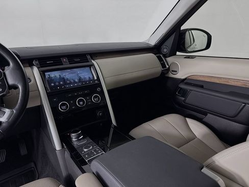 Used 2018 Land Rover Discovery HSE AWD/4WD image 25