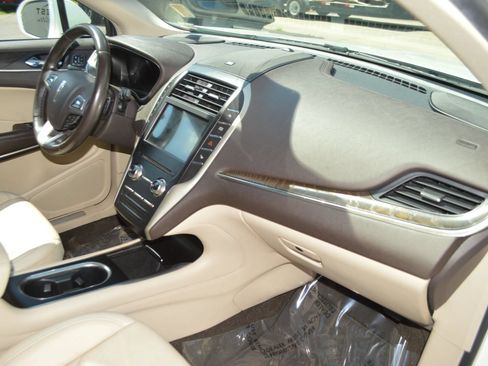 Used 2019 Lincoln MKC Reserve AWD/4WD image 23