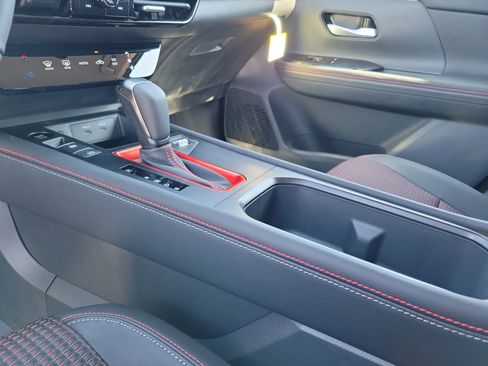 Used 2025 Nissan Kicks SR image 30