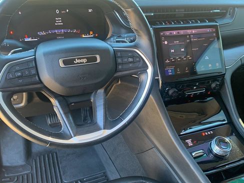 Used 2022 Jeep Grand Cherokee L Limited image 17