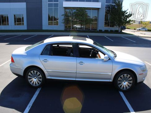 Used 2006 Volkswagen Phaeton V8 AWD/4WD image 14