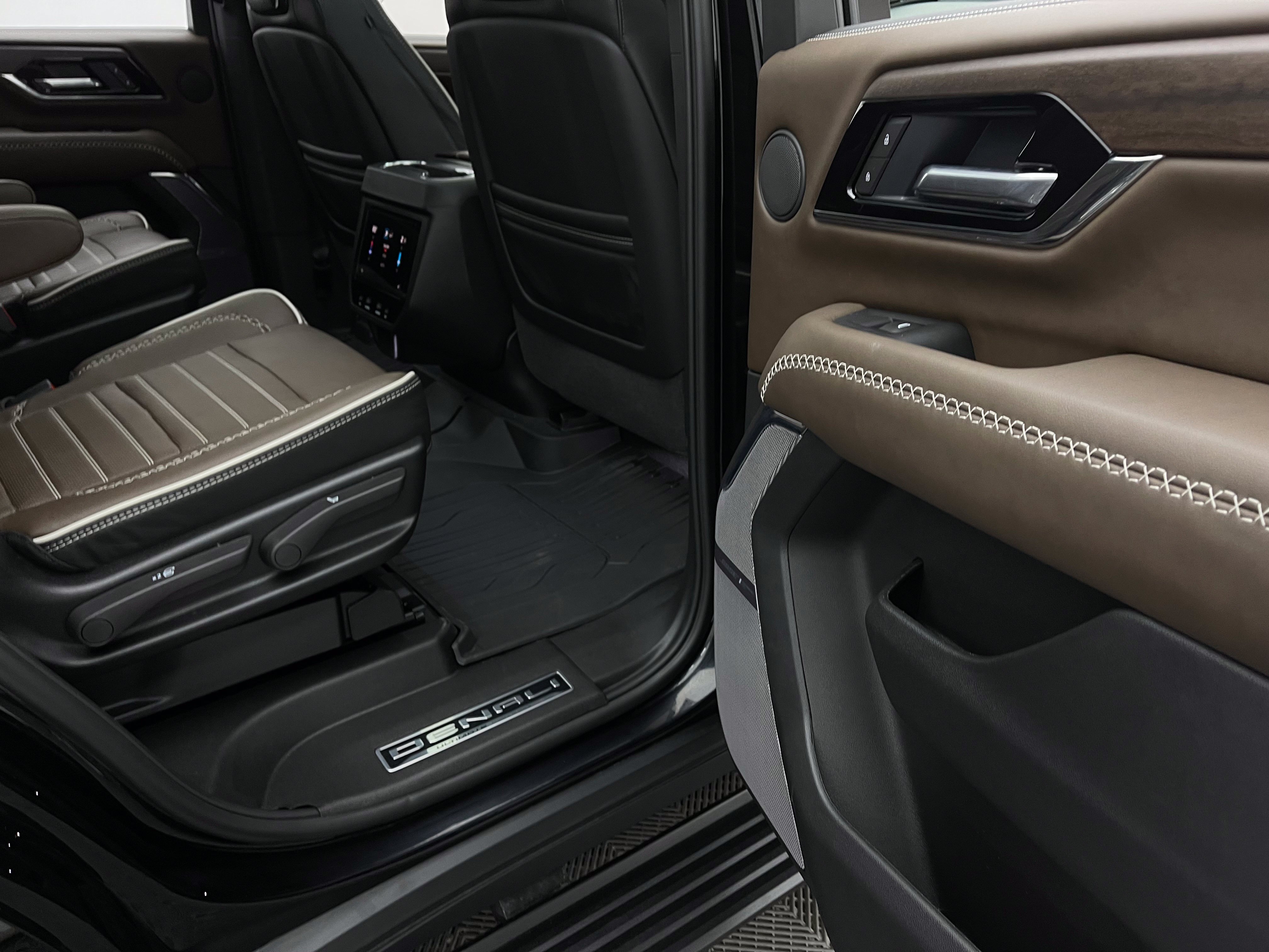Used 2026 GMC Yukon Denali Ultimate w/ LPO, Floor Liner Package AWD/4WD image 45