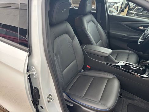 Used 2025 Buick Envista Sport Touring image 34