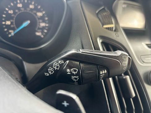 Used 2016 Ford Focus SE w/ SE Sport Package image 18