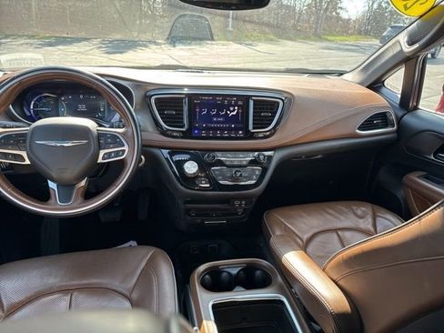 Used 2020 Chrysler Pacifica Limited w/ Advanced Safetytec Group FWD image 22
