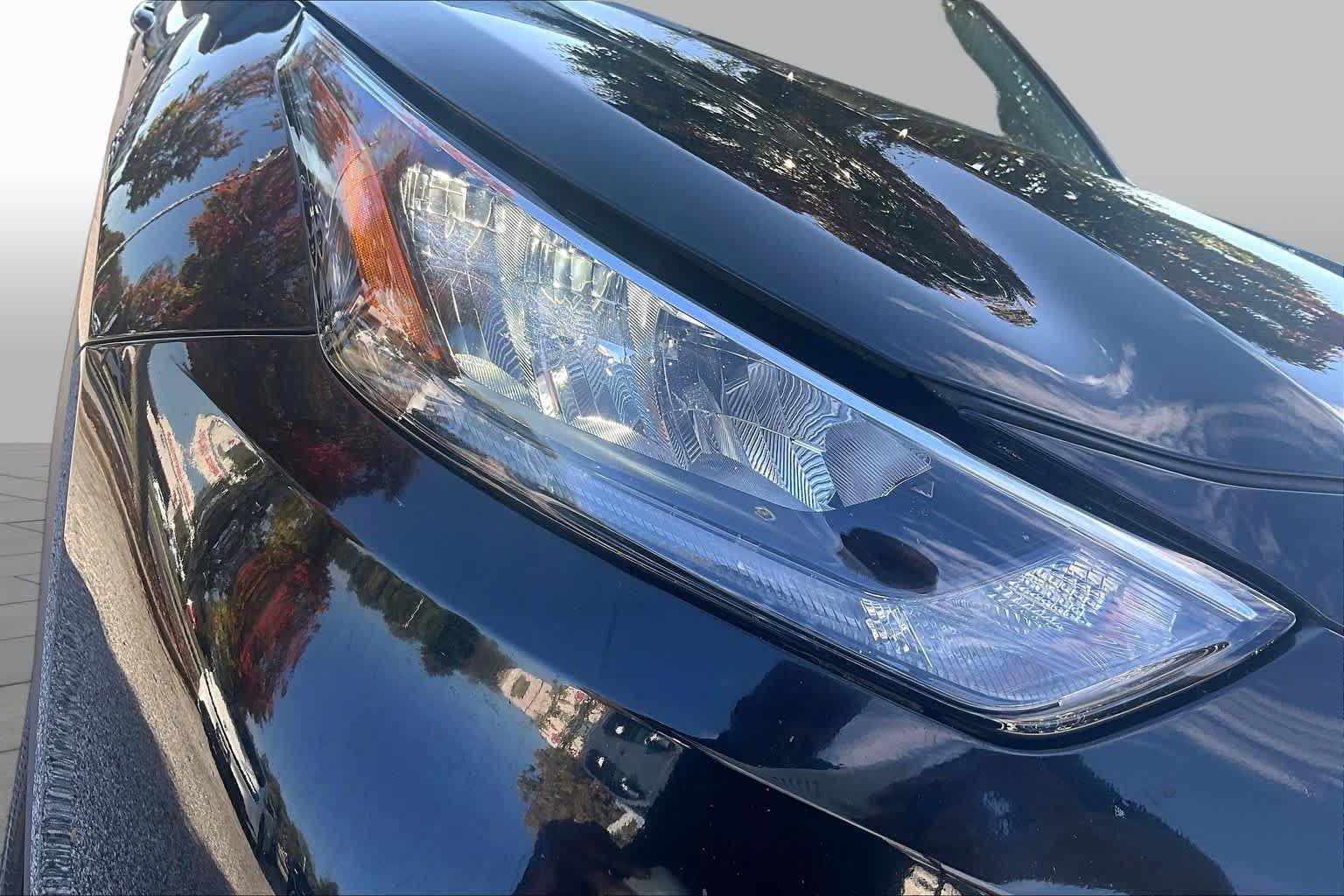 Used 2020 Toyota Highlander XLE AWD/4WD image 28