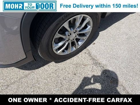 Used 2019 Jeep Cherokee Latitude Plus w/ Cold Weather Group AWD/4WD image 11