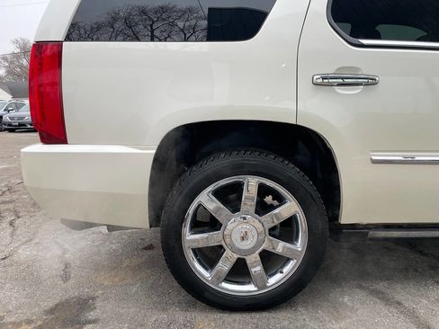 Used 2010 Cadillac Escalade Premium image 10