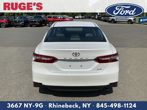 Used 2018 Toyota Camry XLE FWD image 6