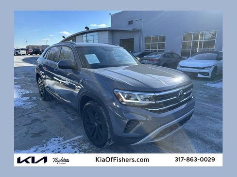 Used 2022 Volkswagen Atlas Cross Sport SE image 1