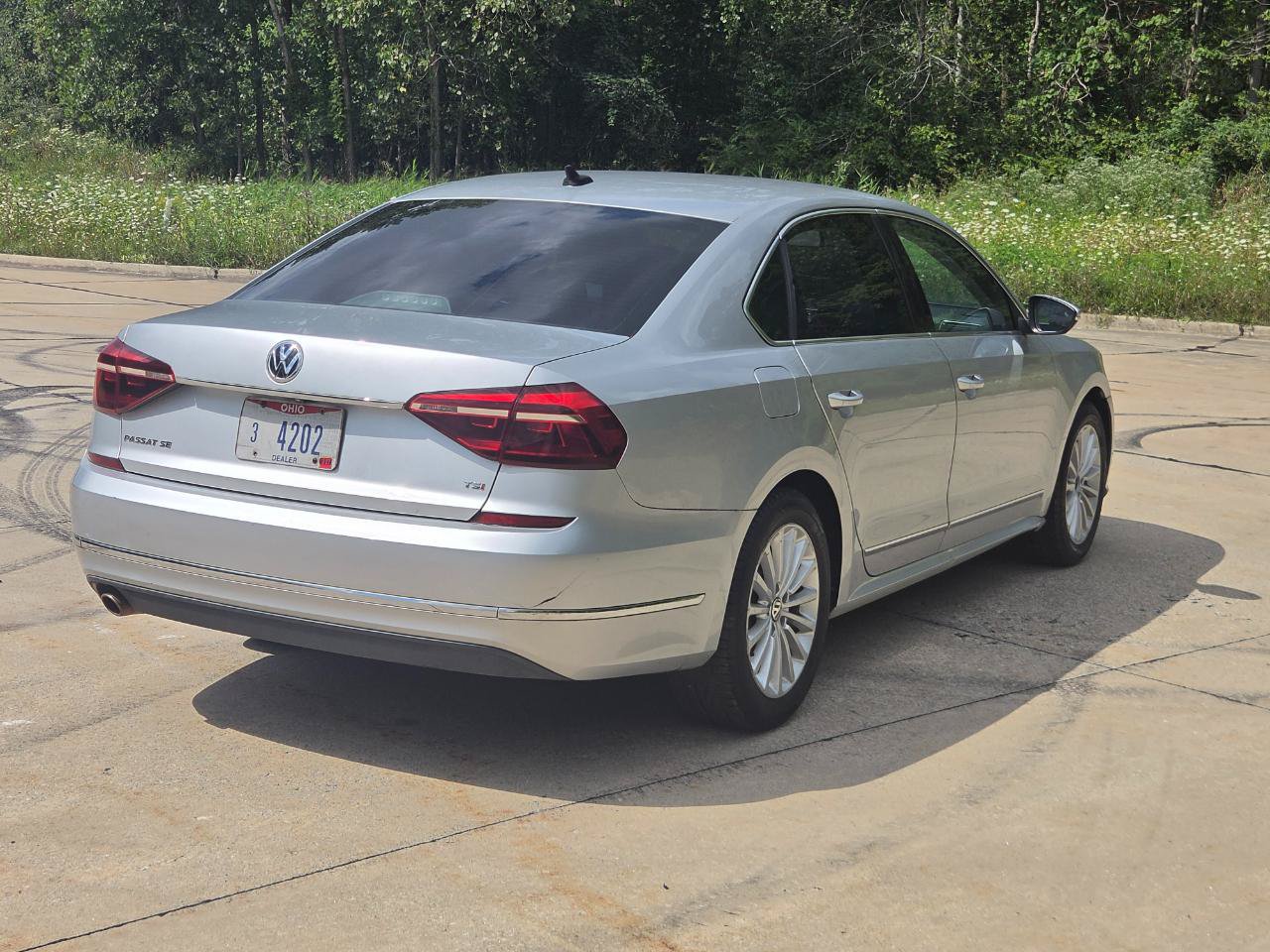 Used 2017 Volkswagen Passat 1.8T SE FWD image 5